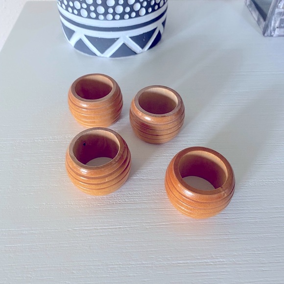 4 Wooden Napkin Rings Set brown tan Ribbed Vintage wood rustic country - Picture 2 of 4